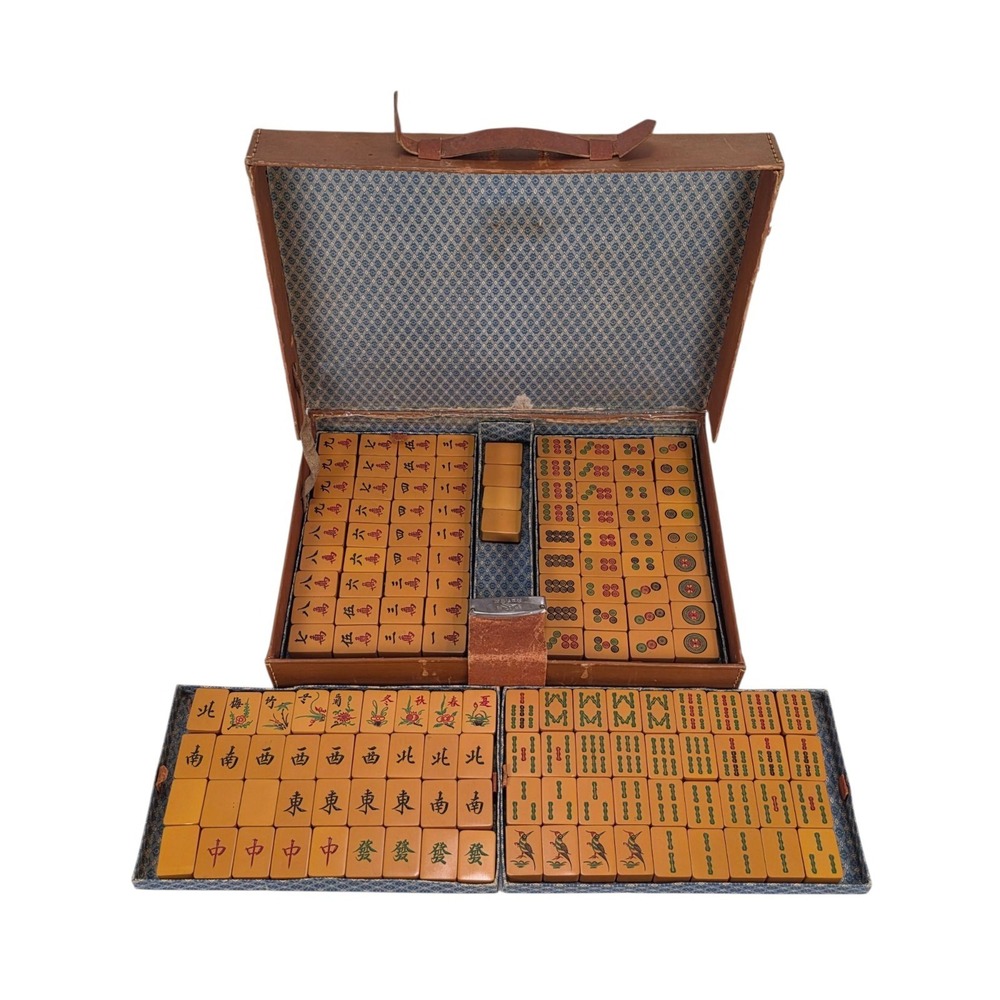 Vintage Bakelite Mahjong Two Toned Red Wafer Bakelite 148 Tiles w/ Box *RARE*